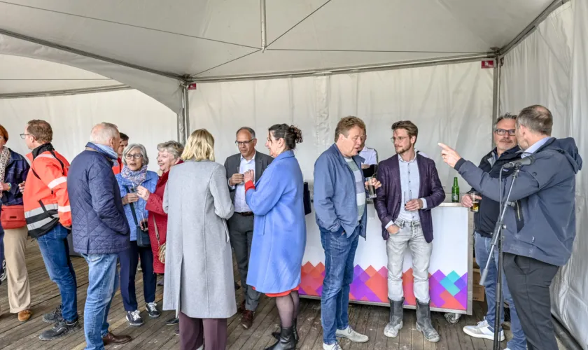 Bijeenkomst van mensen aan de JS Bachstraat