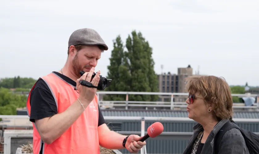 Pameijer Media interviewt bezoeker van de Rotterdamse Dakendagen