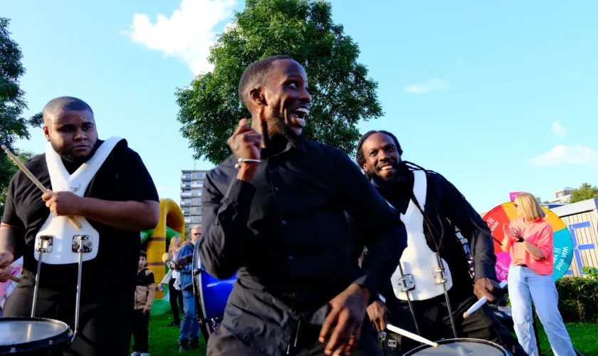 Brassband tijdens SEV-tour Capelle aan den IJssel