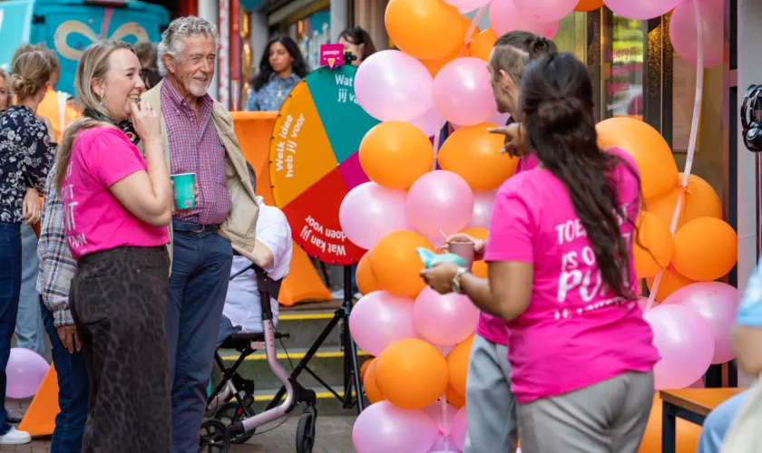 Entree met ballonnen boog voor bezoekers tijdens SEV-tour Spijkenisse