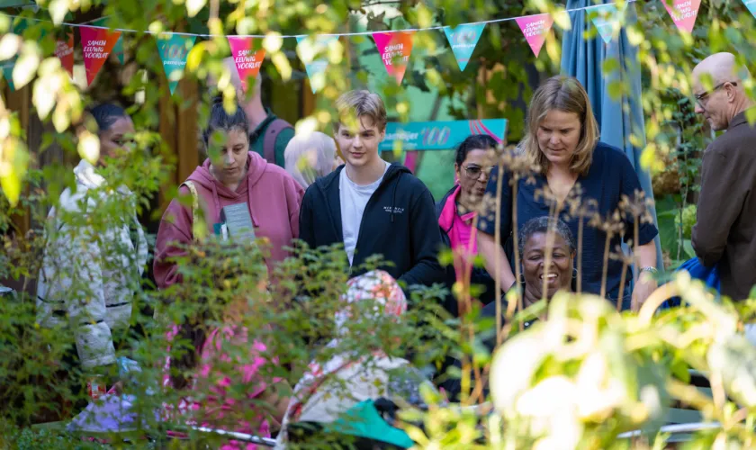 Versierde tuin bij locatie SEV-tour Rotterdam Centrum