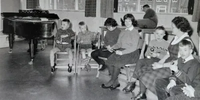 Oude foto van cliënten bij Myosotis