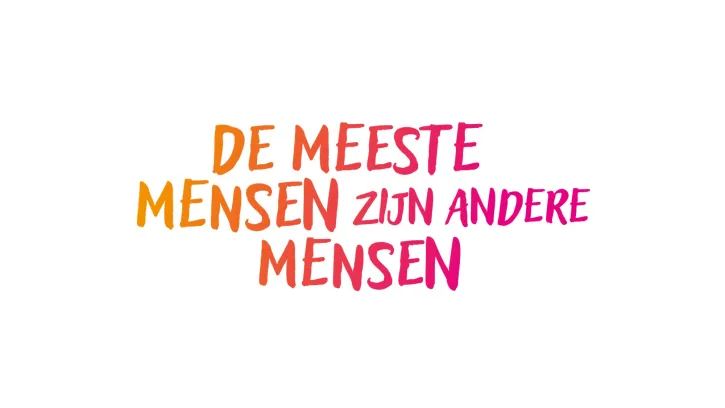 Tekst de meeste mensen zijn andere mensen, tekst in oranje en roze letters op een witte achtergrond